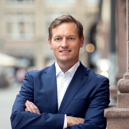 Gunnar Asmussen CMO & CTO at kurz-mal-weg.de (KMW Reisen GmbH) - CRO.CAFE podcast guest